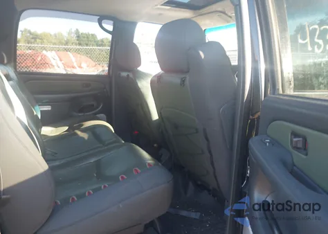 2002 Chevrolet Avalanche 1500 из США, поврежденный, VIN 3GNEK13T72G332678